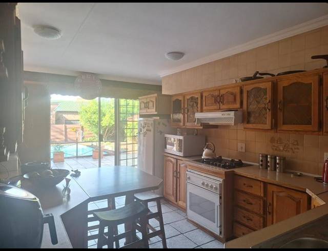 3 BEDROOM HOUSE FOR SALE IN DALPARK EXT 1